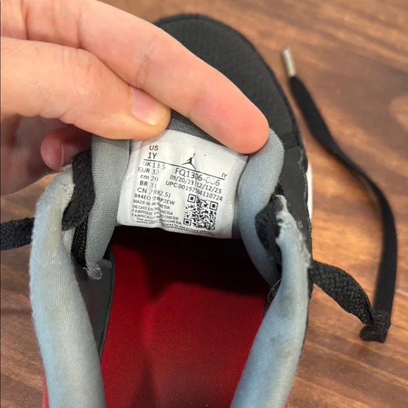 JORDAN AIR JORDAN Black and Red Sneakers Nike Little Boys Size 1 - Picture 2 of 10